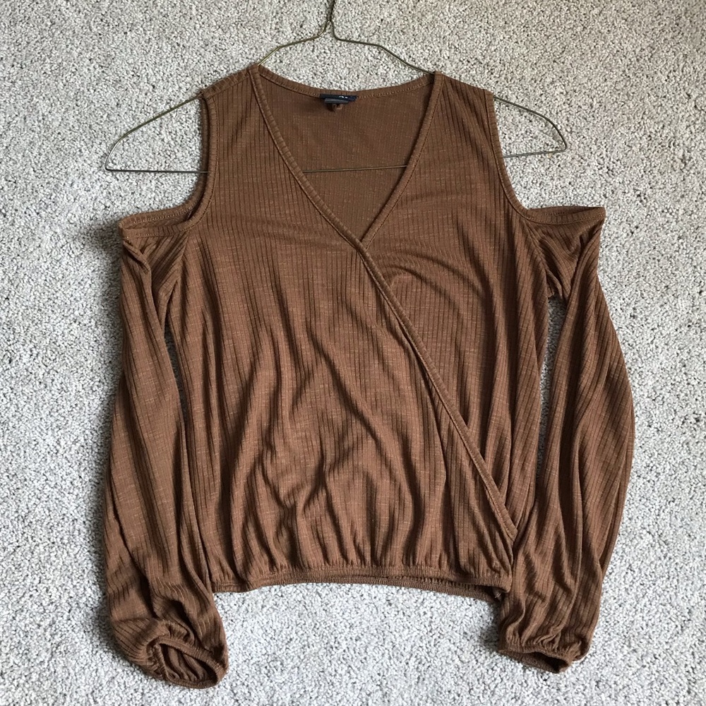 Cut out shoulder shirt